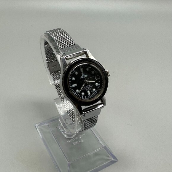 Vintage Lorus Womens Watch Mesh Band Date Window Silver Tone New Battery 8.5" - Picture 4 of 14